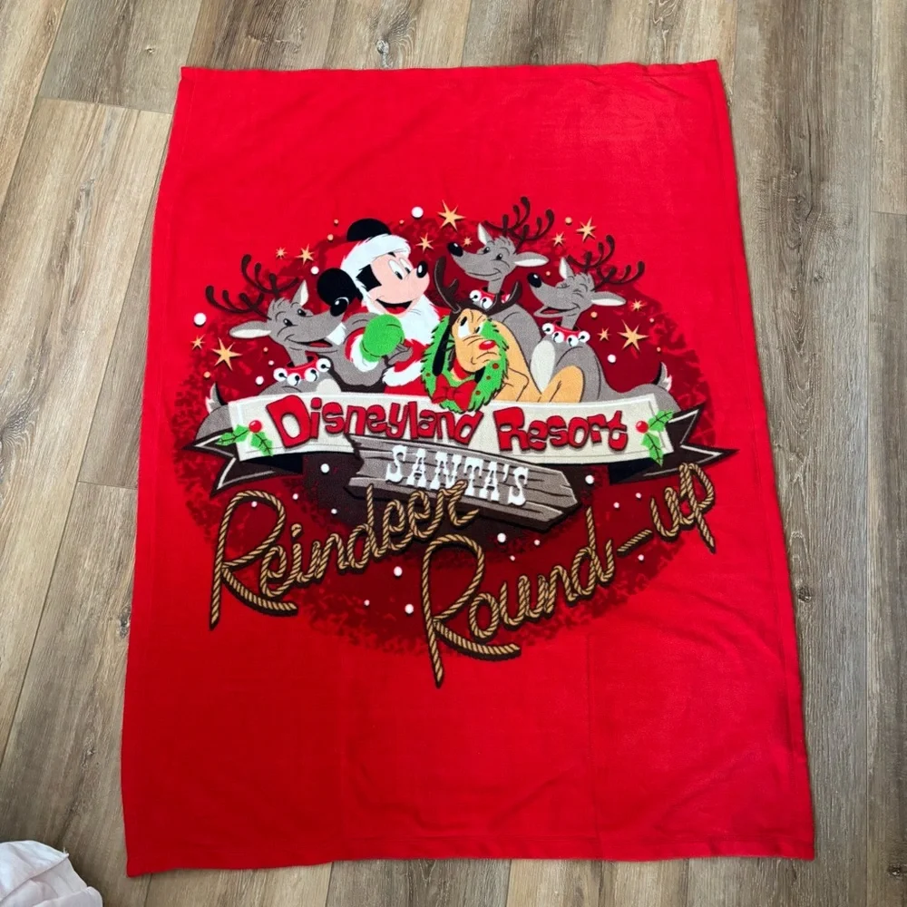 DISNEY RESORT‎ REINDEER ROUNDUP BLANKET RED FOLD IN POCKET 36